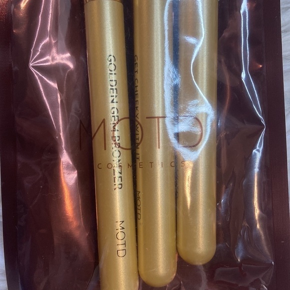 MOTD set of 3 Face Brushes - Picture 4 of 4